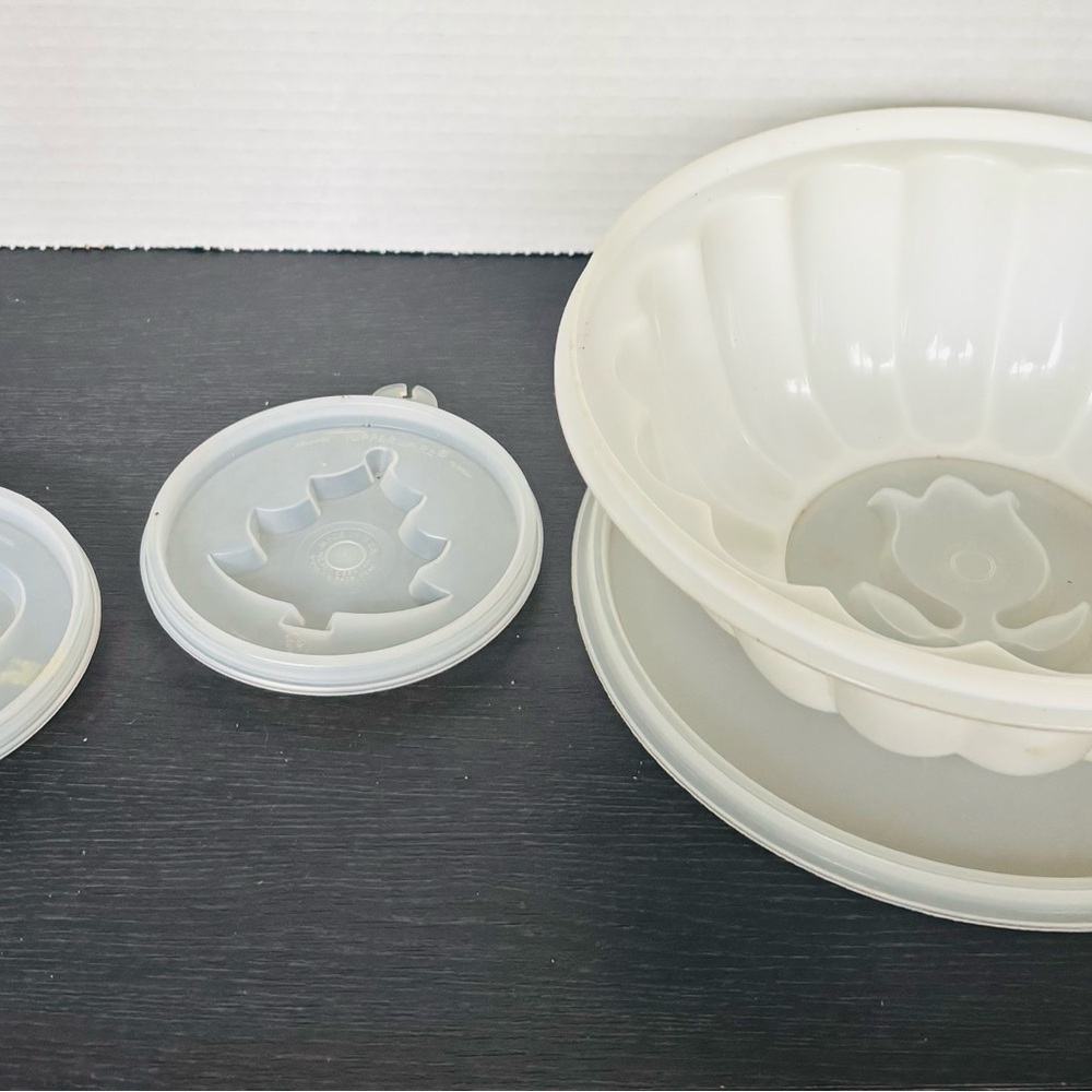 Tupperware White Jello Container.